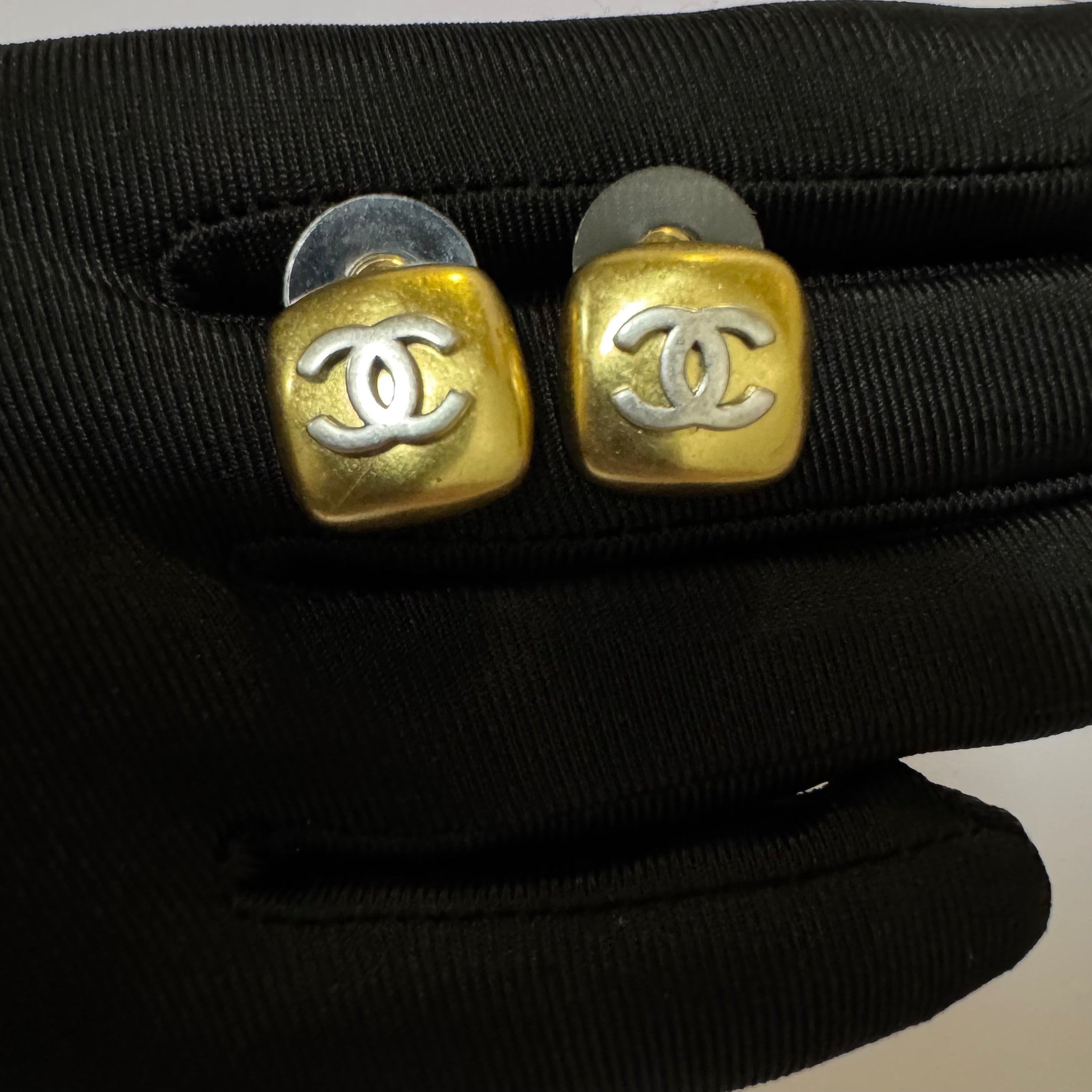 CC SMALL SQUARE TWO TONE STUDS