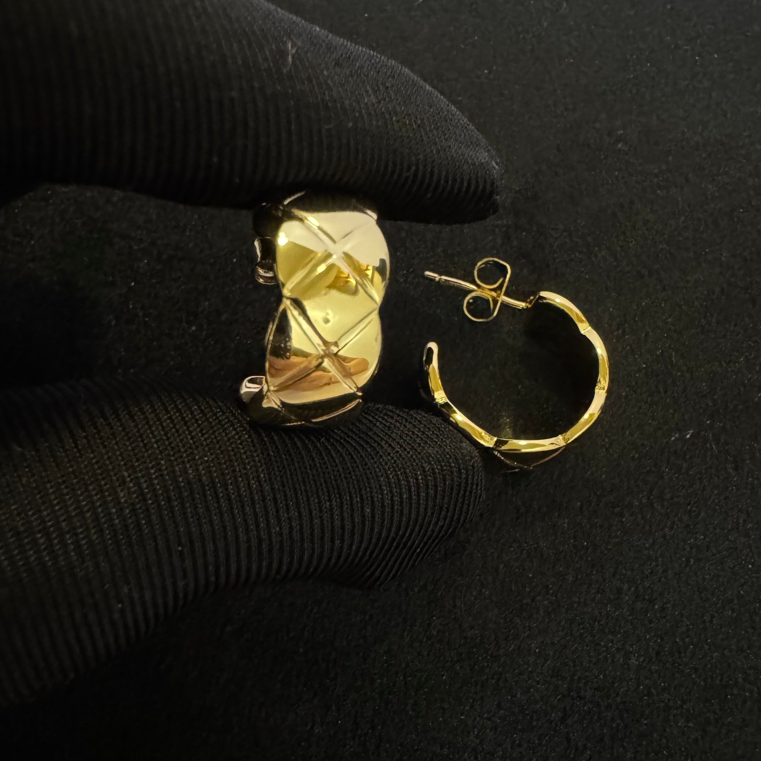 CEL-INE MINI QUILTED HUGGIE HOOPS