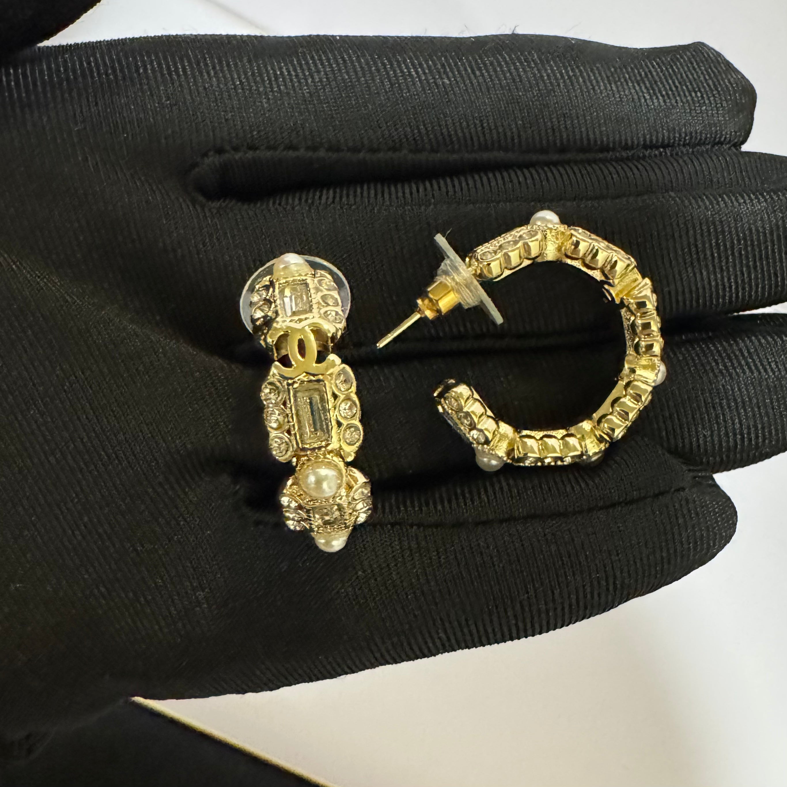 CC STONE/PEARL MINI HOOPS