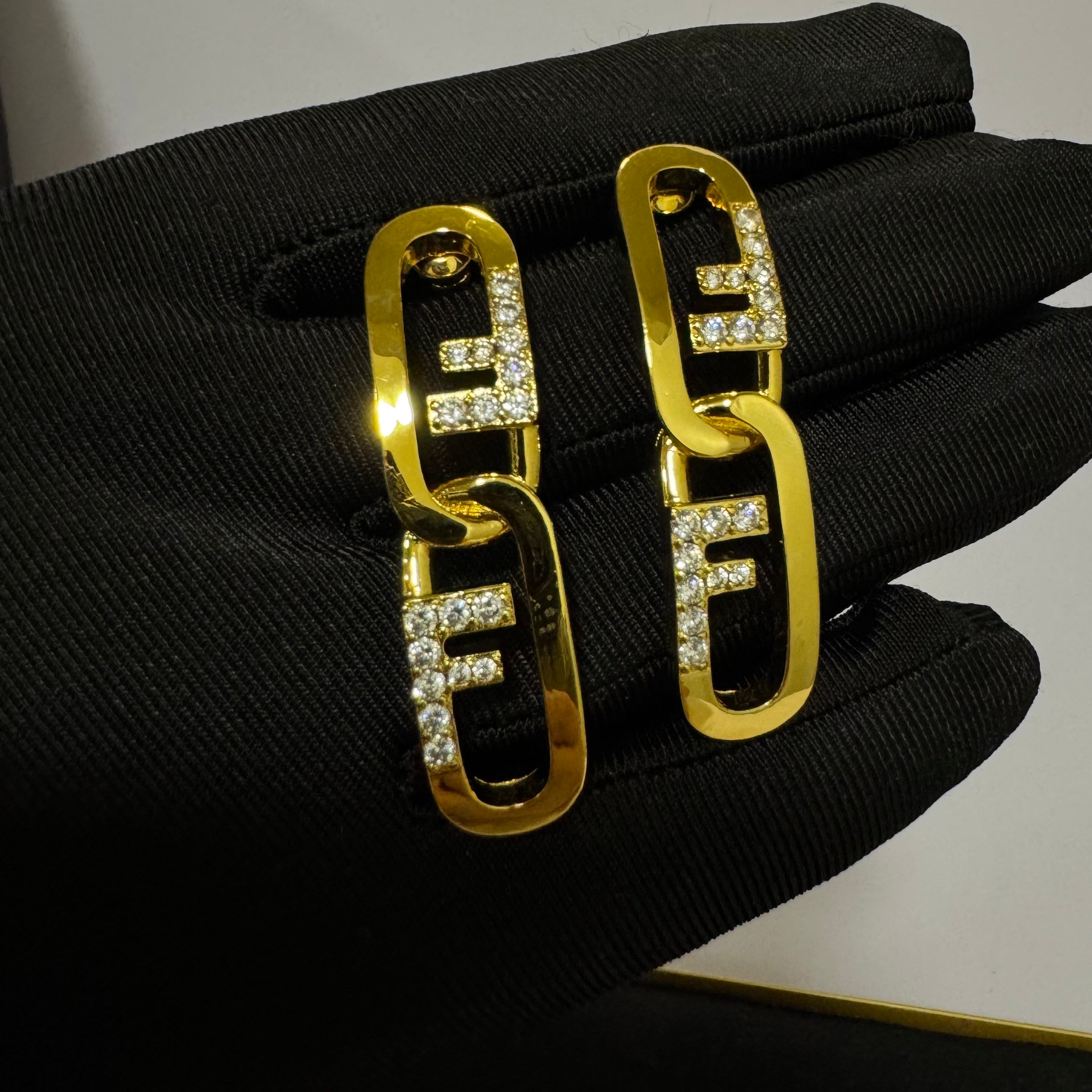 FEN-DI LONG CURVE EARRINGS