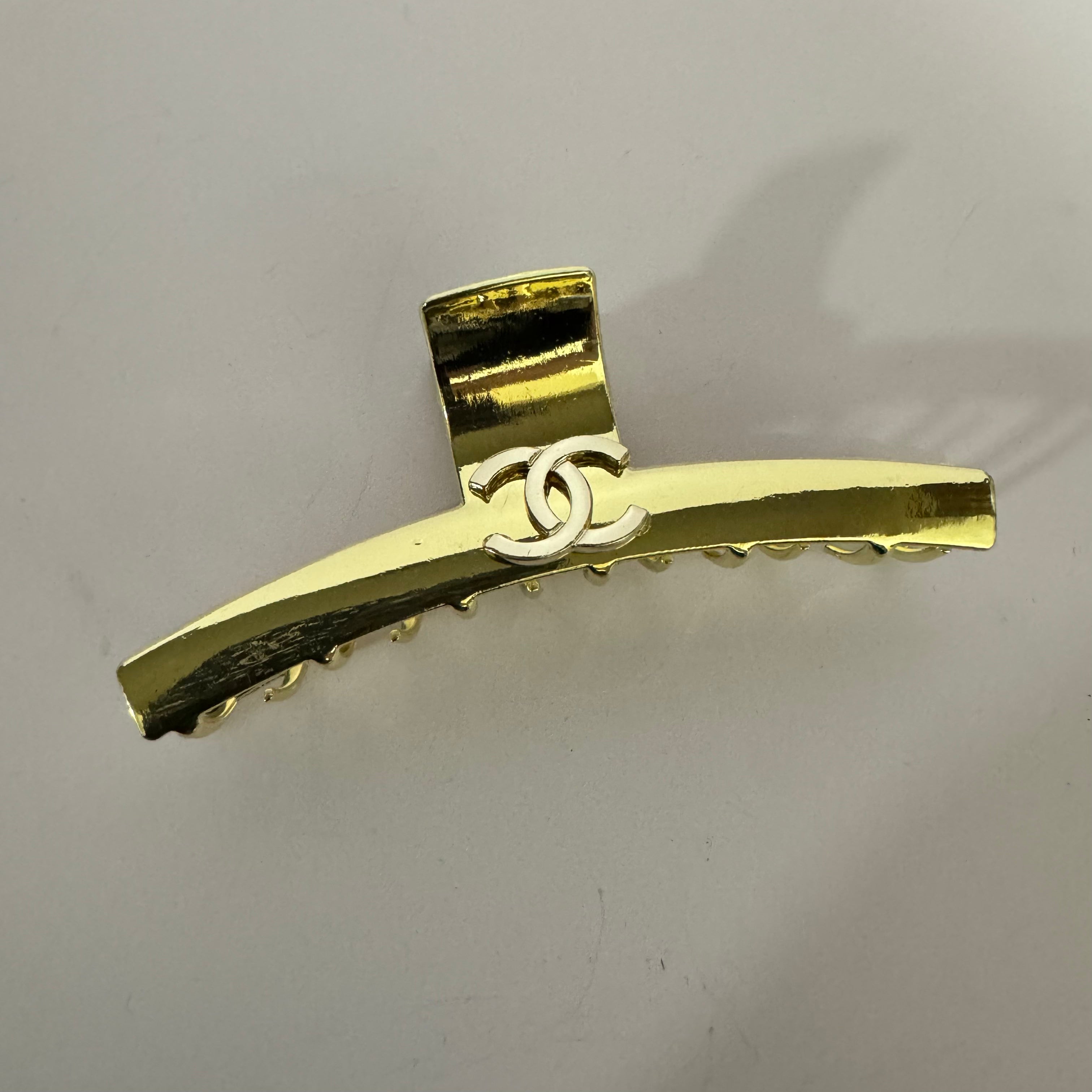 CC LARGE GOLD METAL HAIR CLAW