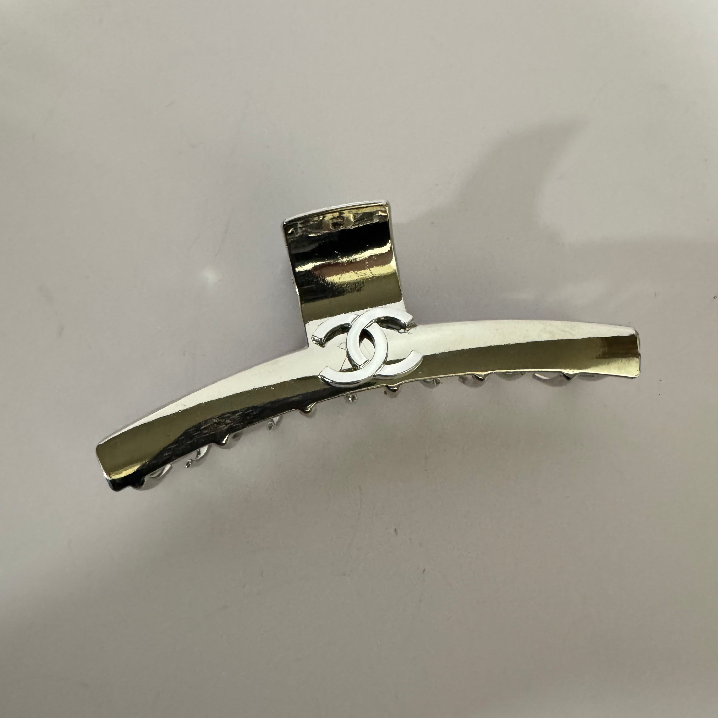 CC LARGE SILVER METAL HAIR CLAW