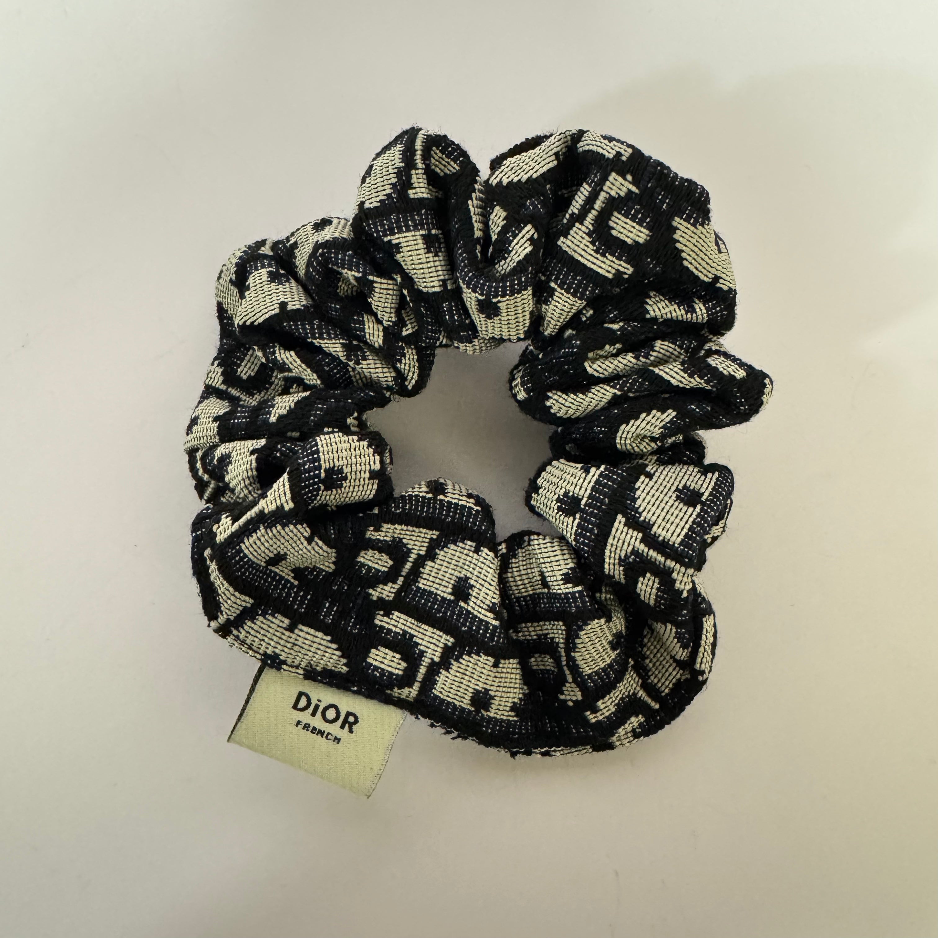 CD OBLIQUE HAIR SCRUNCHIE