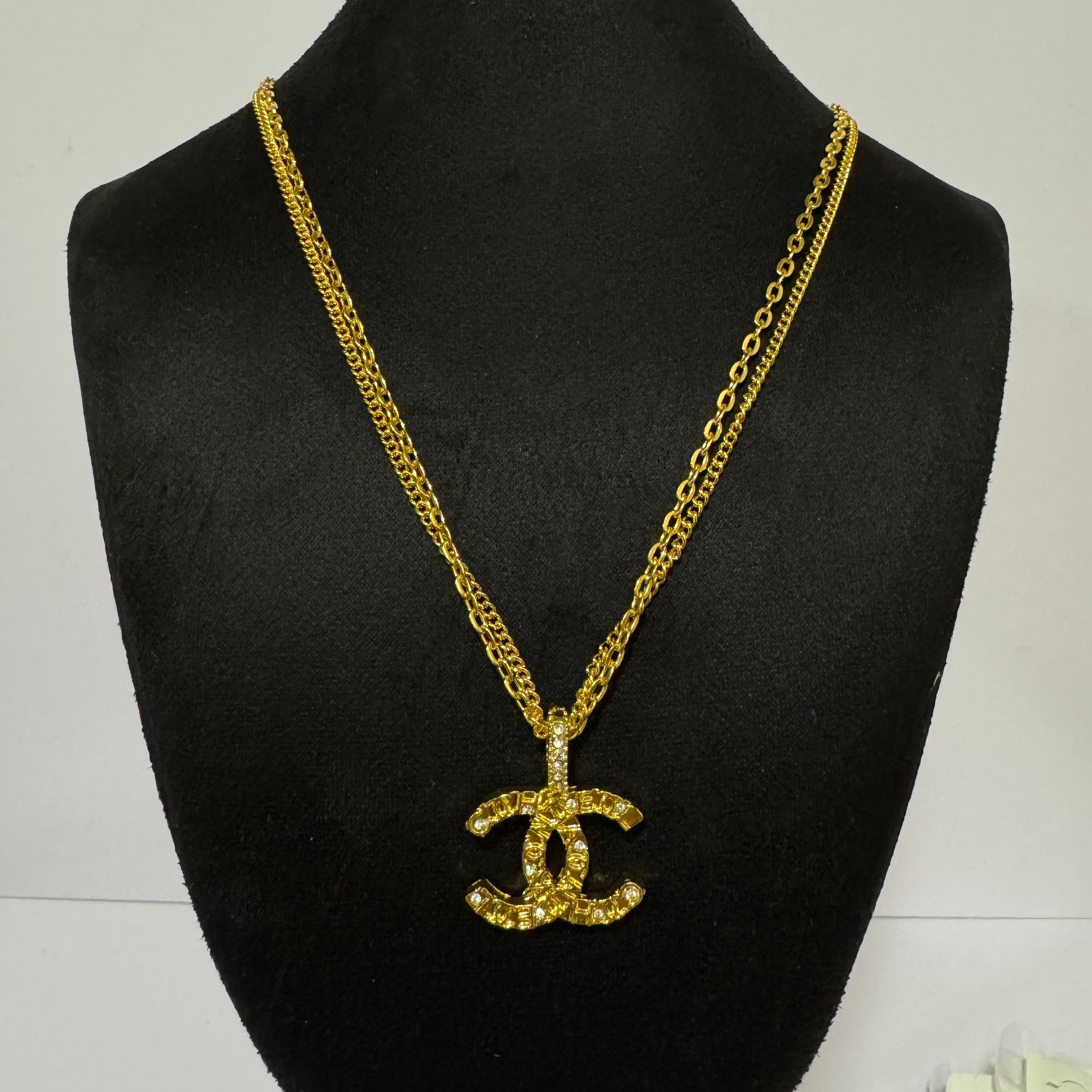 CC DOUBLE CHAIN PENDANT NECKLACE
