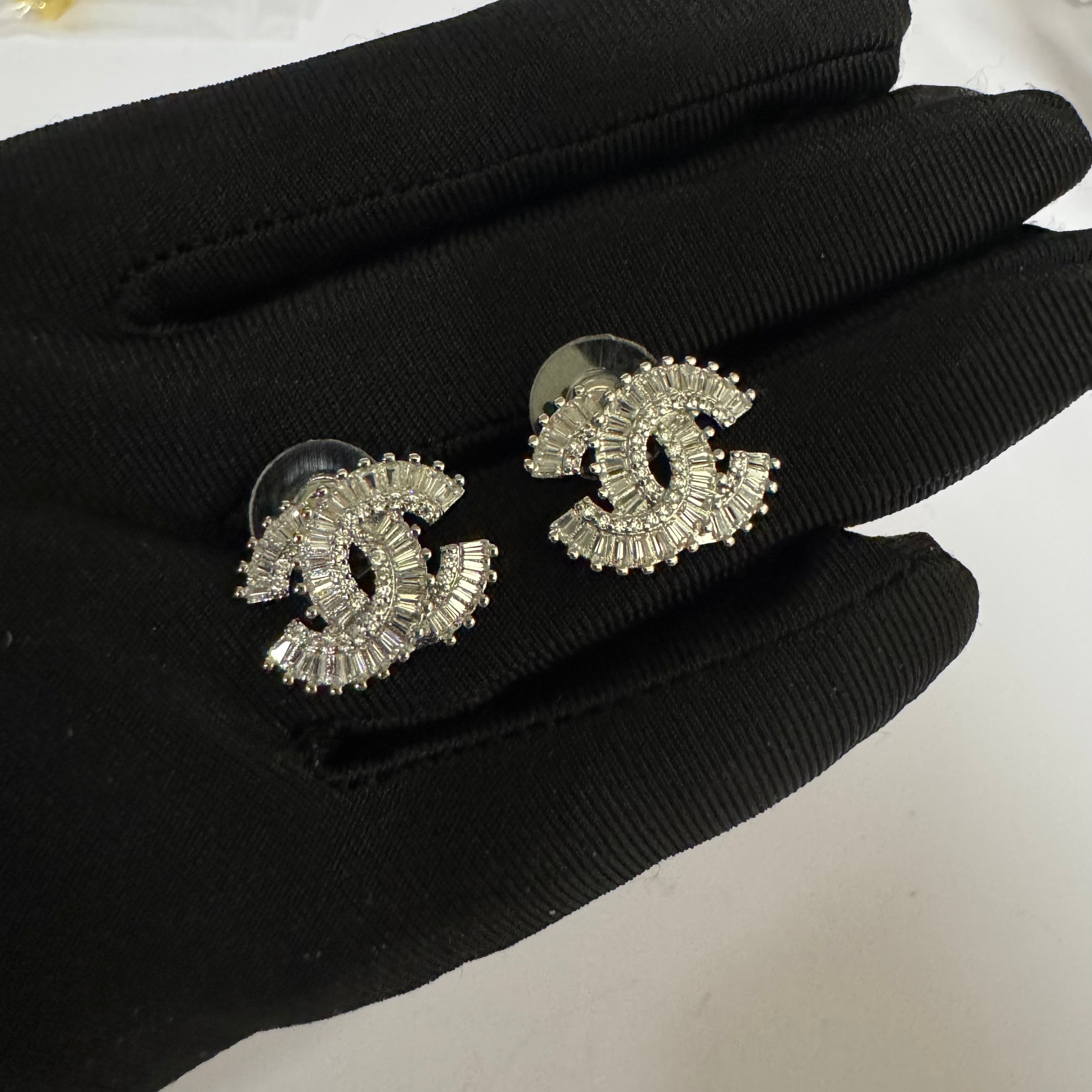 CC SILVER BLINGY STUDS