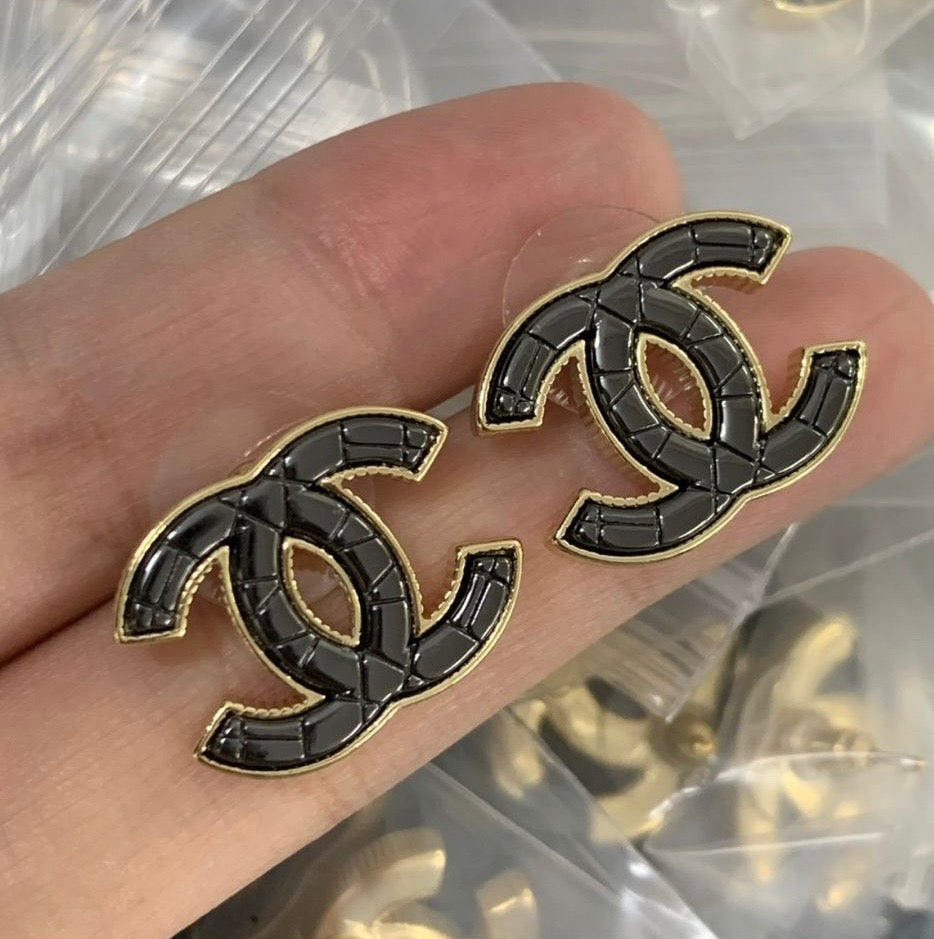 CC BLACK QUILTED STUD EARRINGS