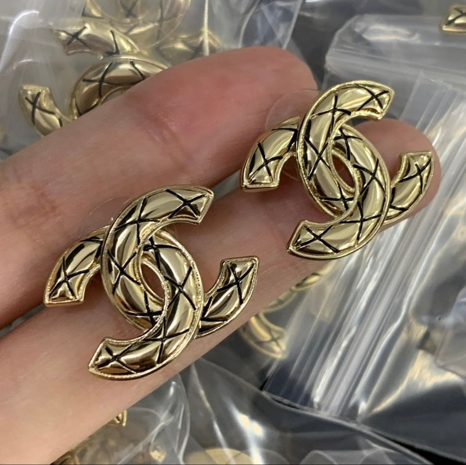 CC GOLD QUILTED STUD EARRINGS