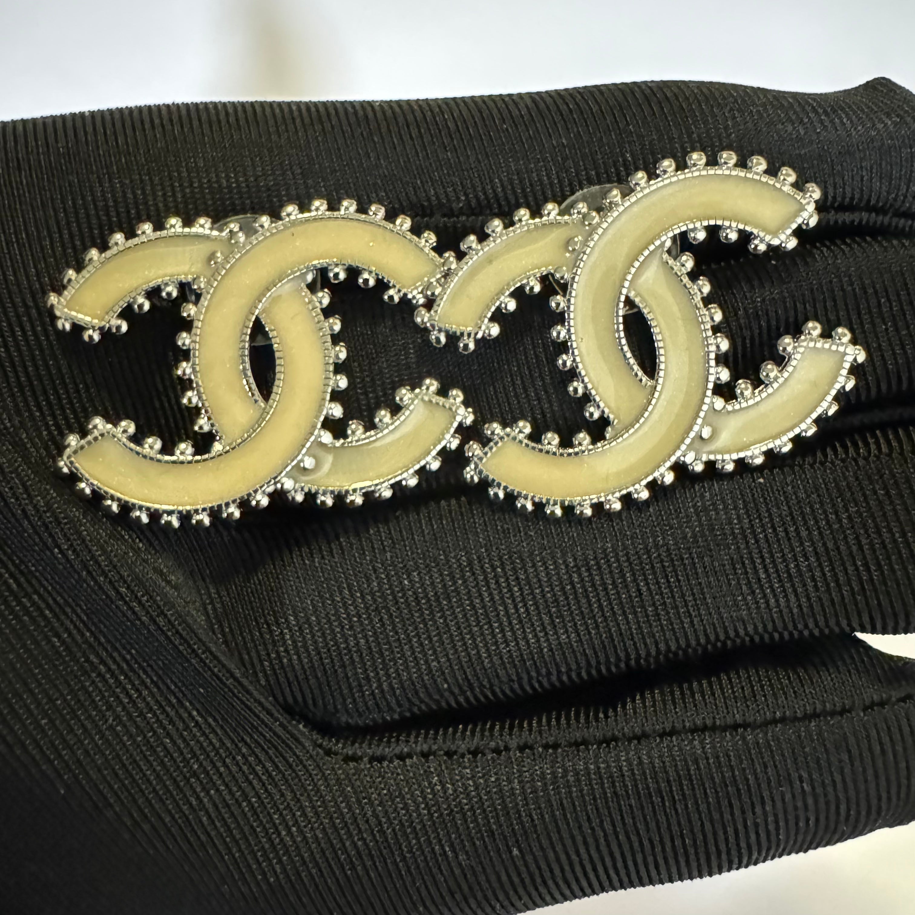 CC BEIGE/SILVER STUD EARRINGS