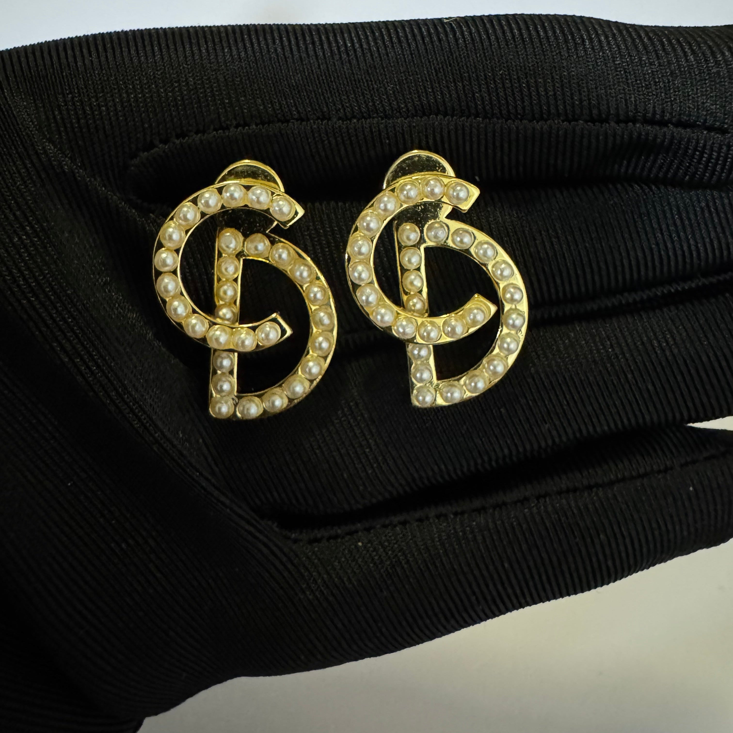 CD PEARL STUD EARRINGS