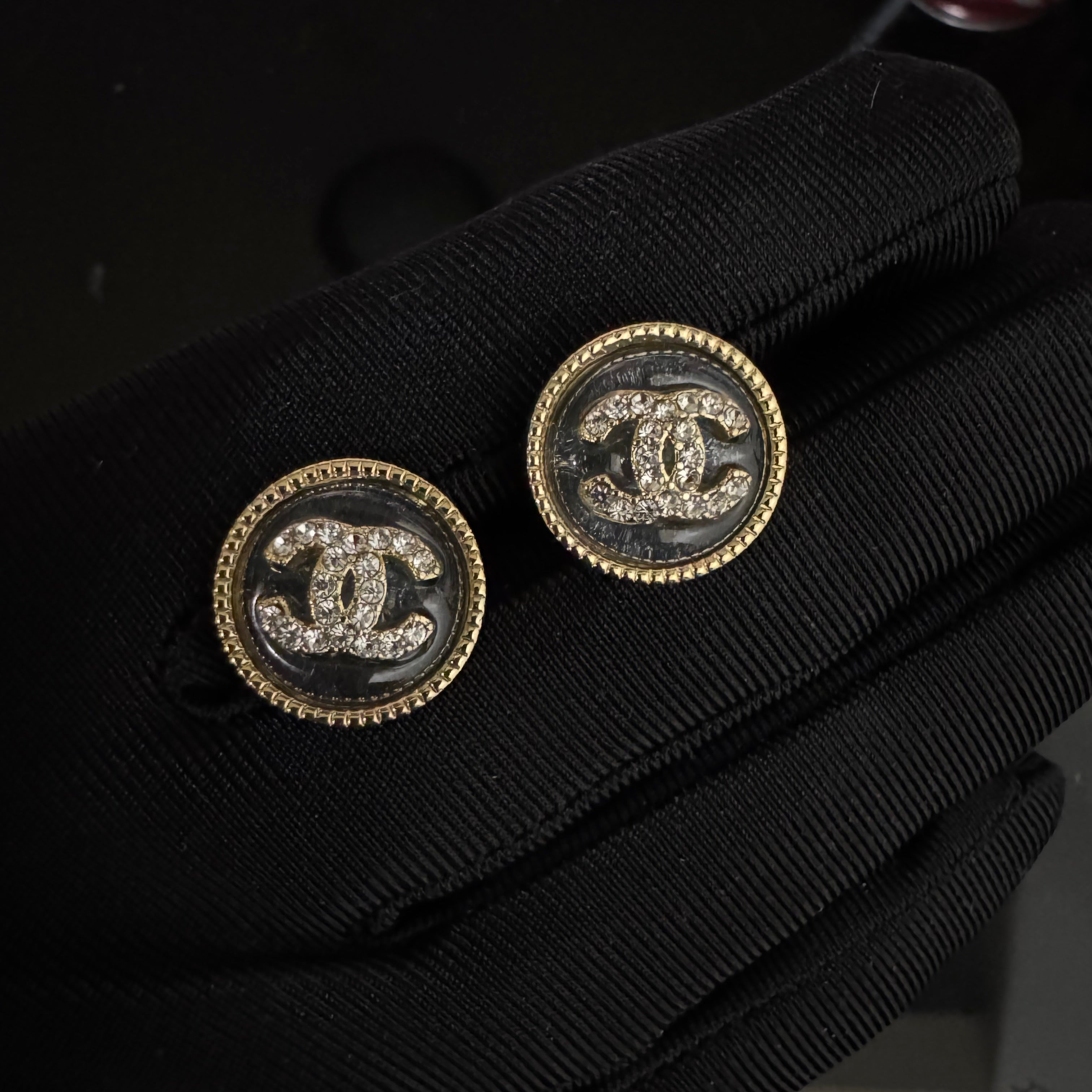 CC MINI STUD EARRINGS