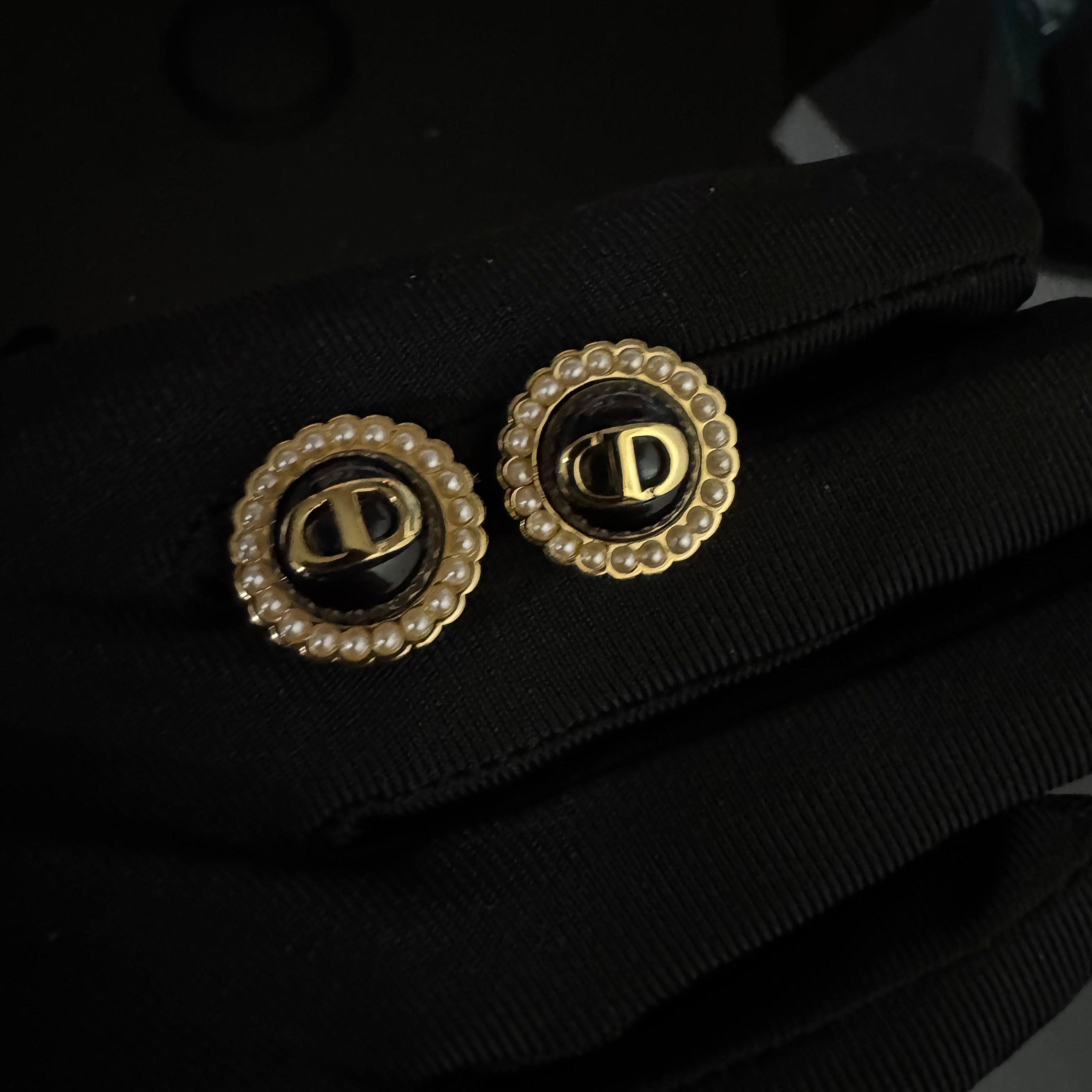 CD MINI STUD EARRINGS