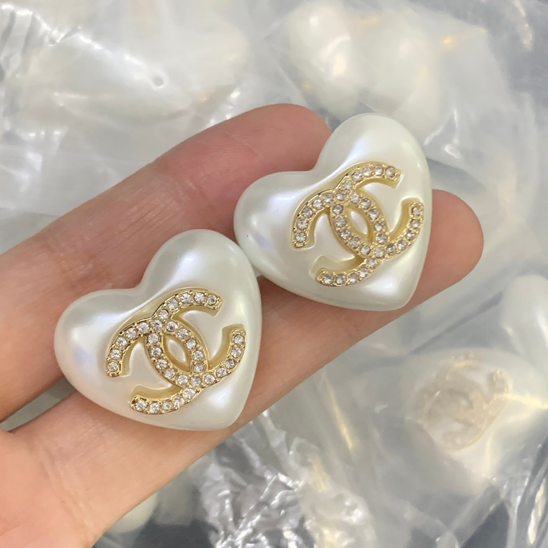 CC HEART STUD EARRINGS