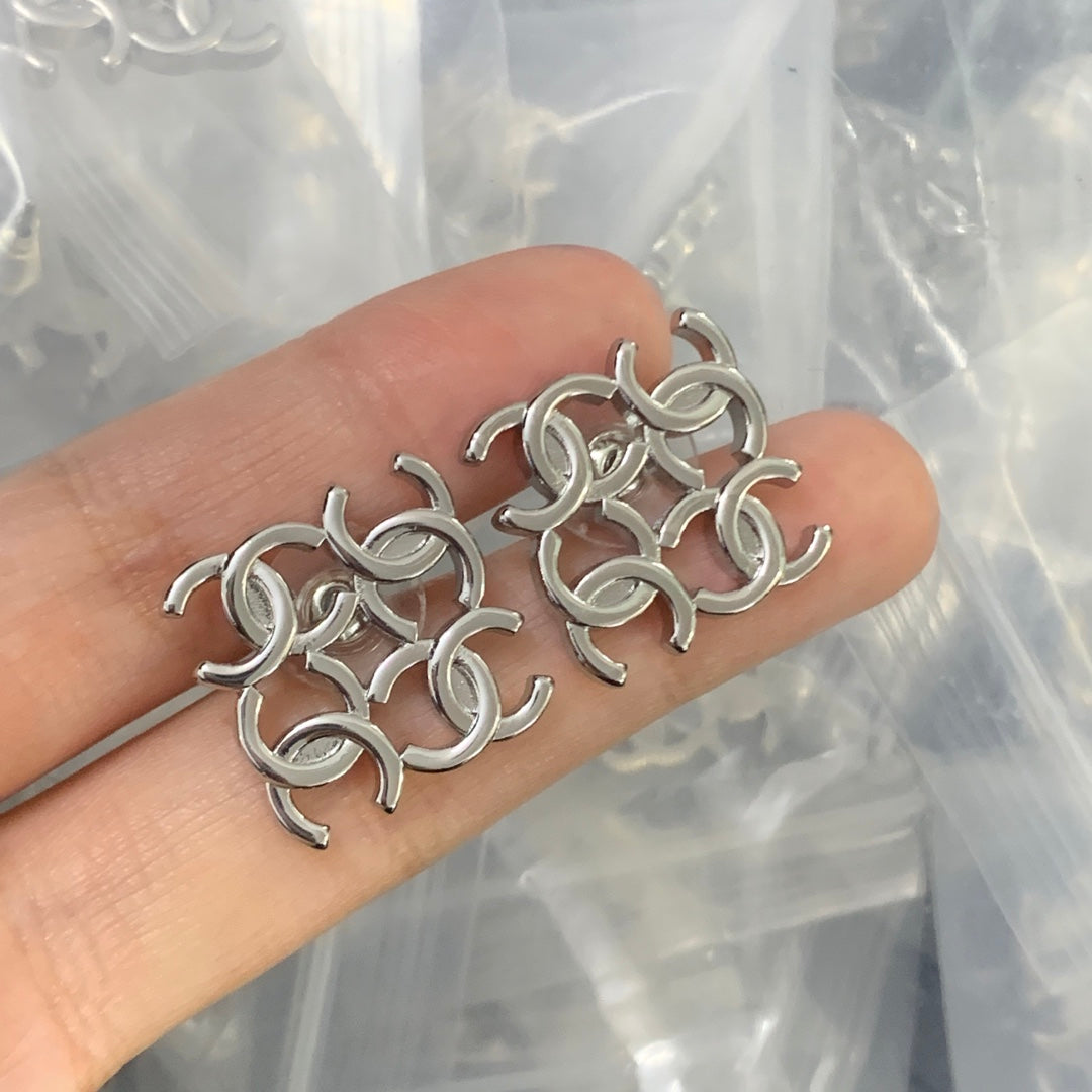 CC LOGO SQUARE STUD EARRINGS - SILVER