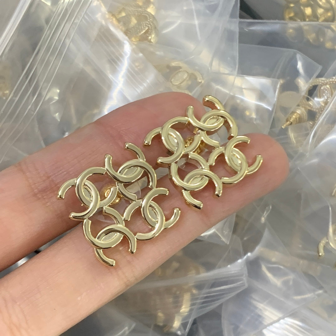 CC LOGO SQUARE STUD EARRINGS - GOLD