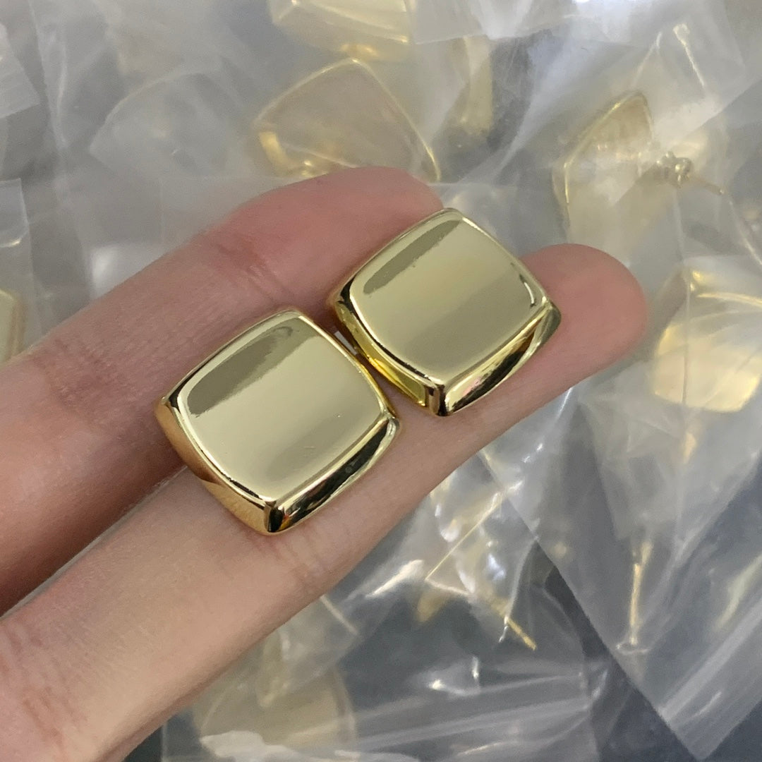 YSL GOLD SQUARE STUDS