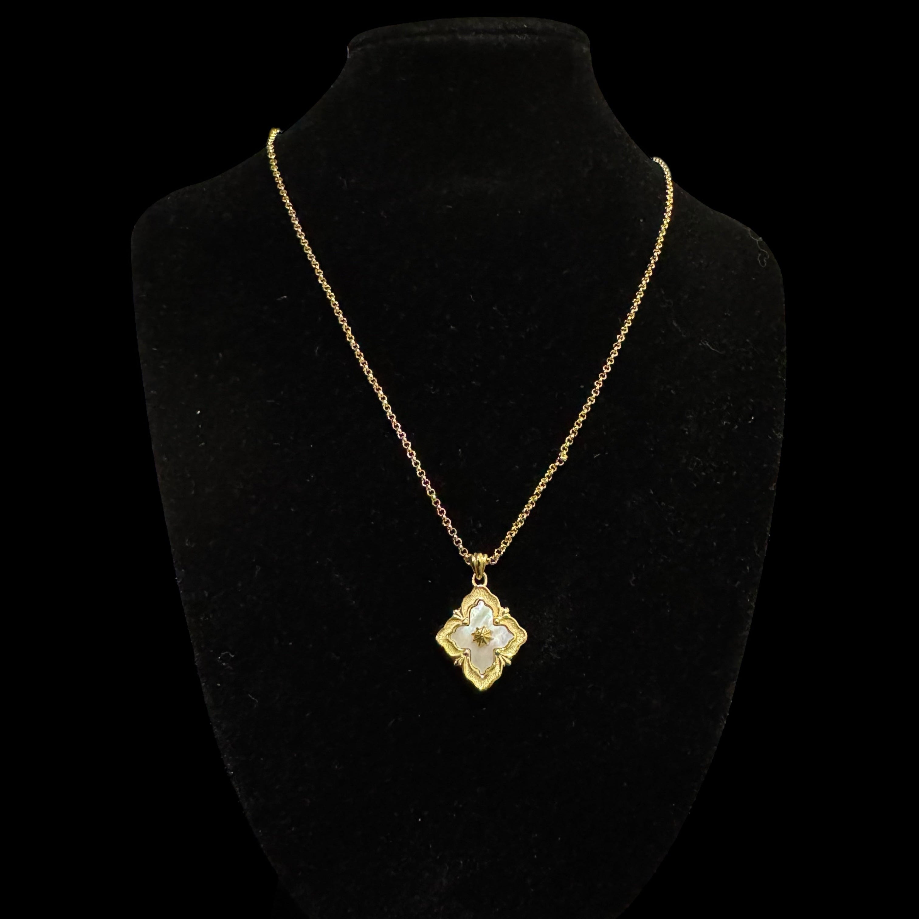 BUCCELL-ATI FLOWER NECKLACE