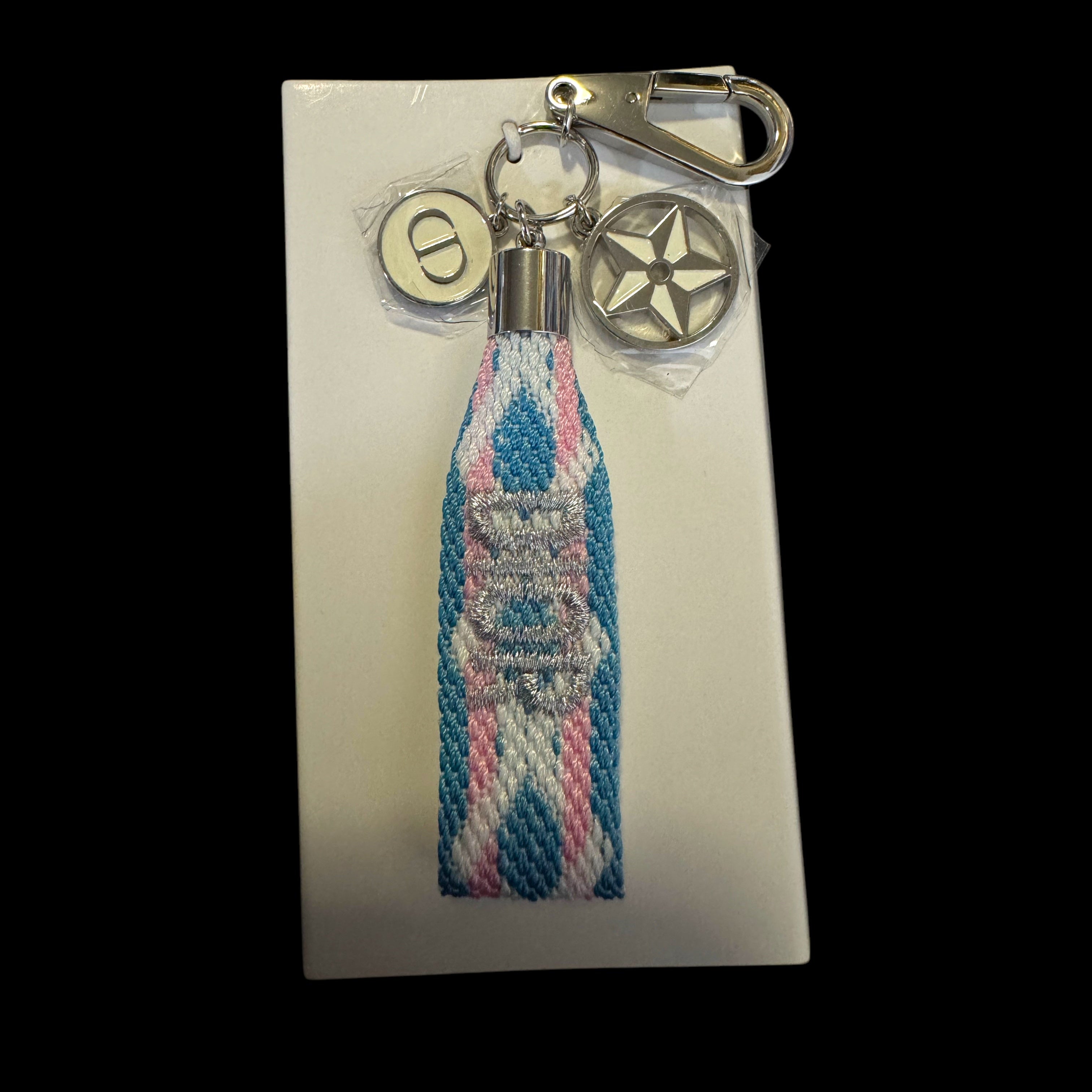 CD EMBROIDERED WITH CHARMS KEYCHAIN