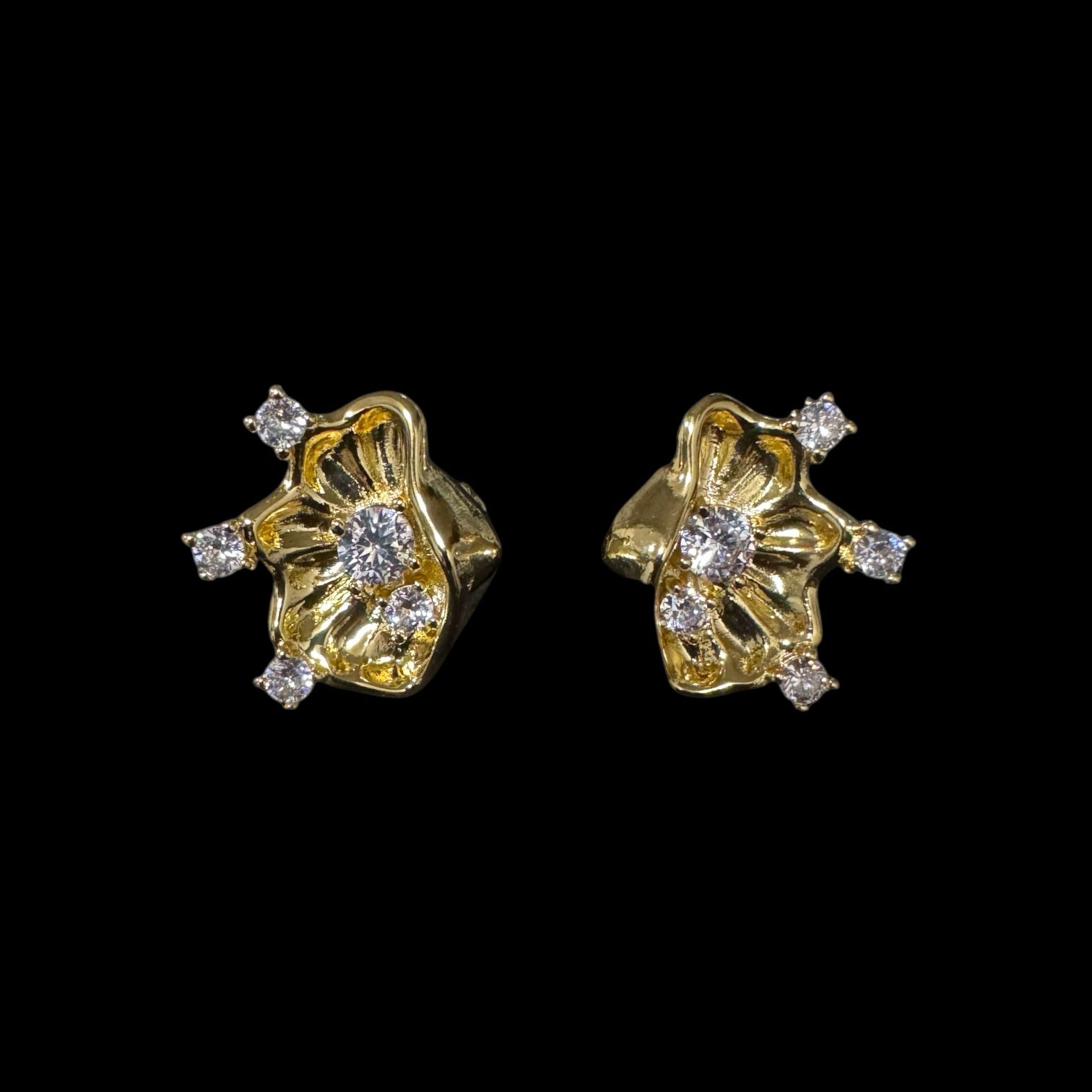 FLORAL MOTIF STUD EARRINGS