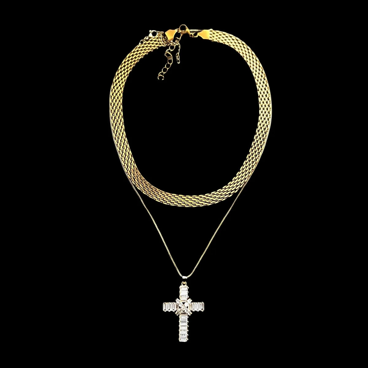 CLAVICLE CROSS NECKLACE