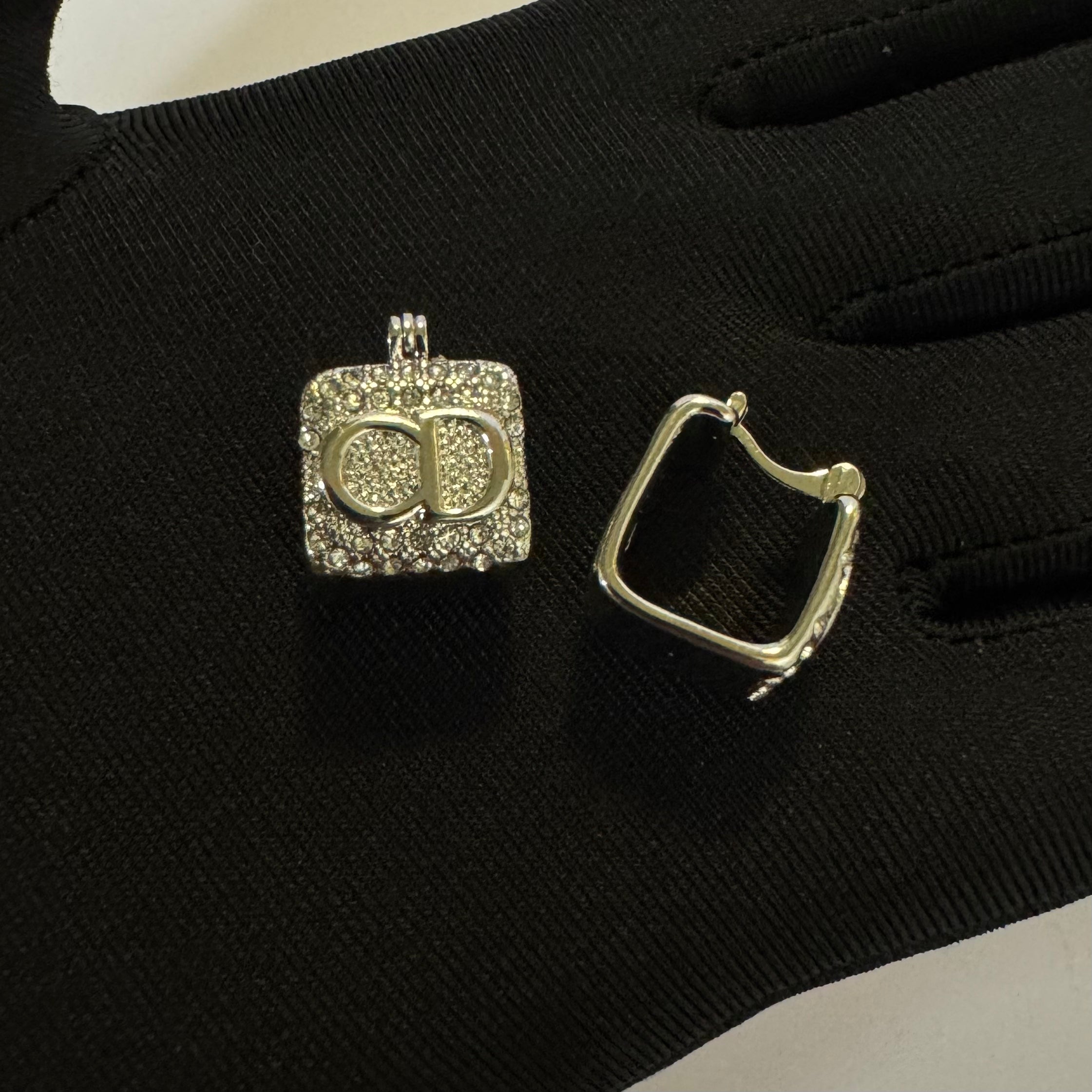 CD MINI HUGGIE SQUARE EARRINGS - SILVER