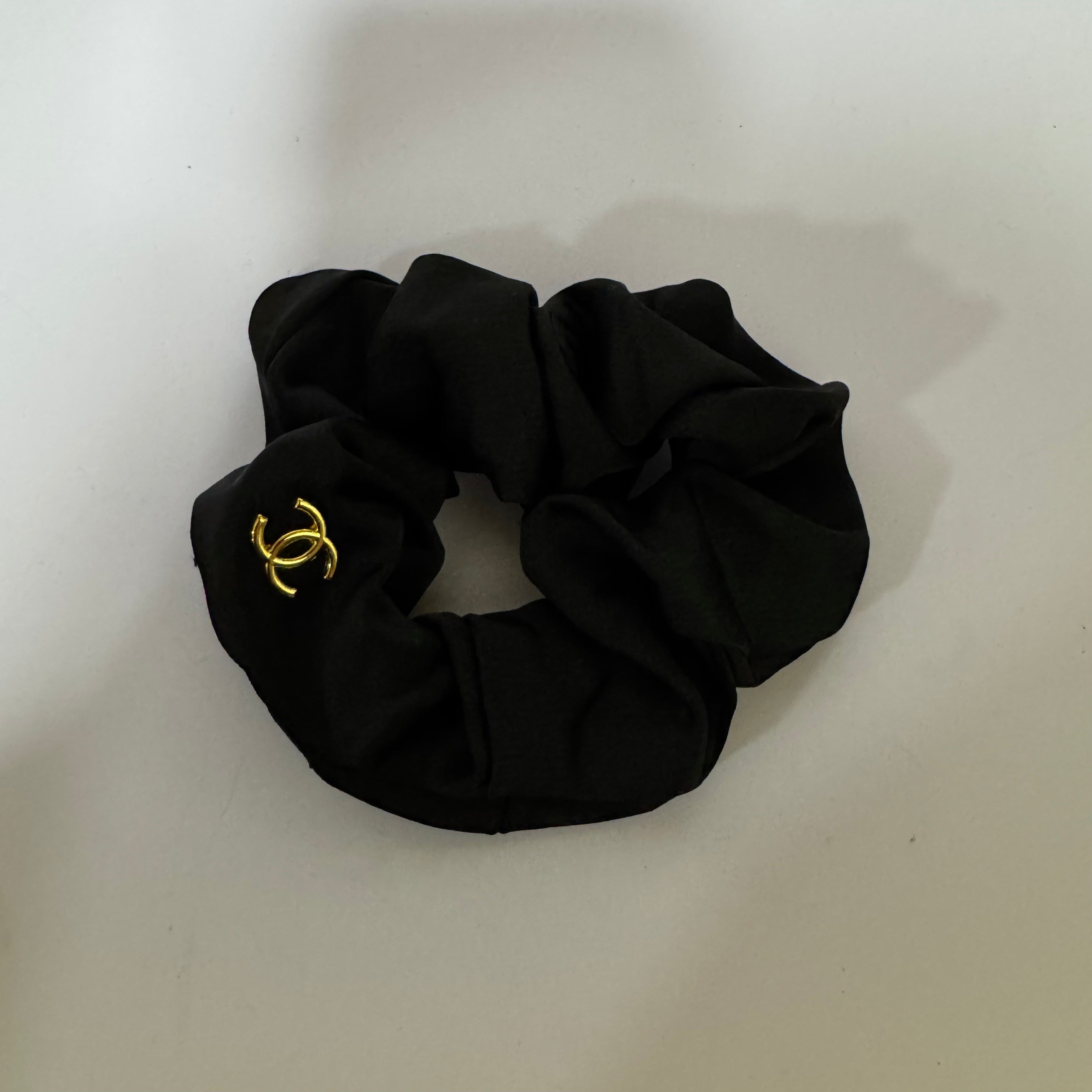 CC BLACK SILK GOLD LOGO HAIR SCRUNCHIE