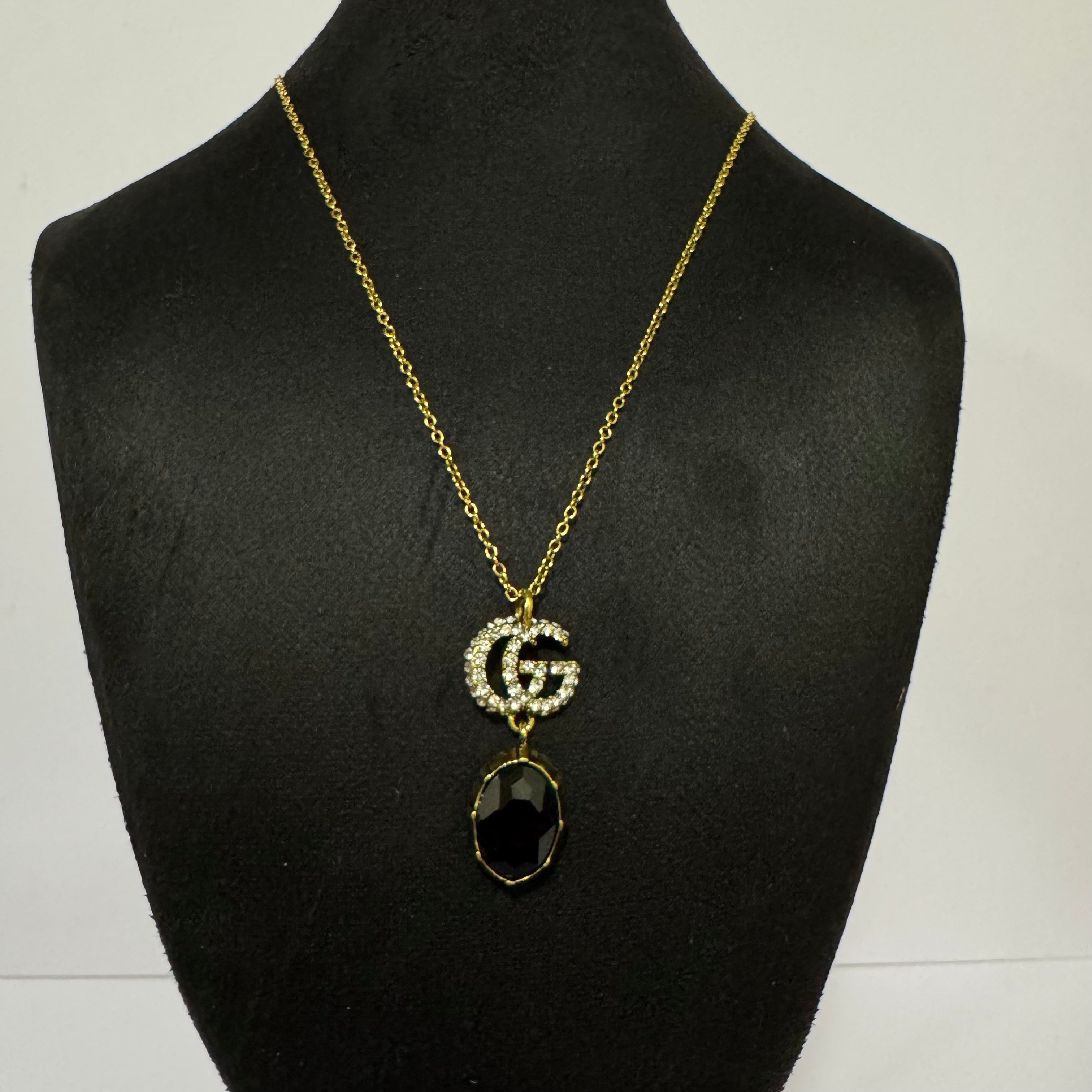 GG SINGLE BLACK STONE NECKLACE