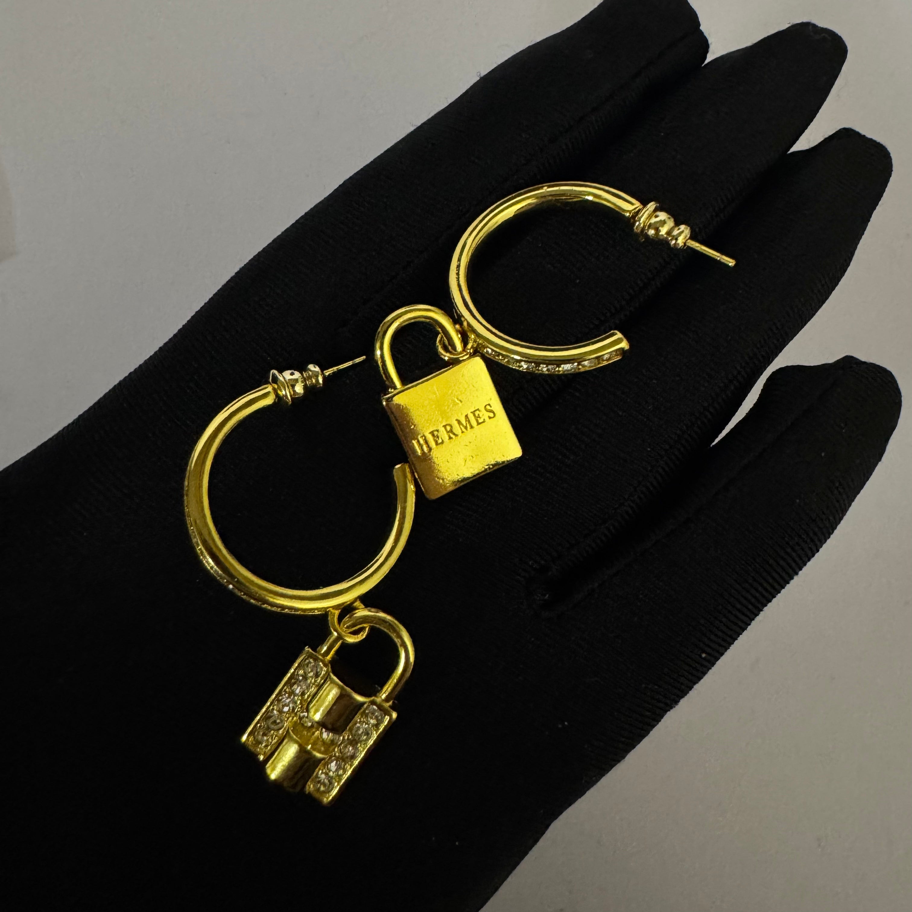 HER-MES H STONE EARRINGS